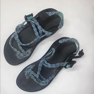 Chacos Women’s Black and Blue Strappy Sandals sz 7